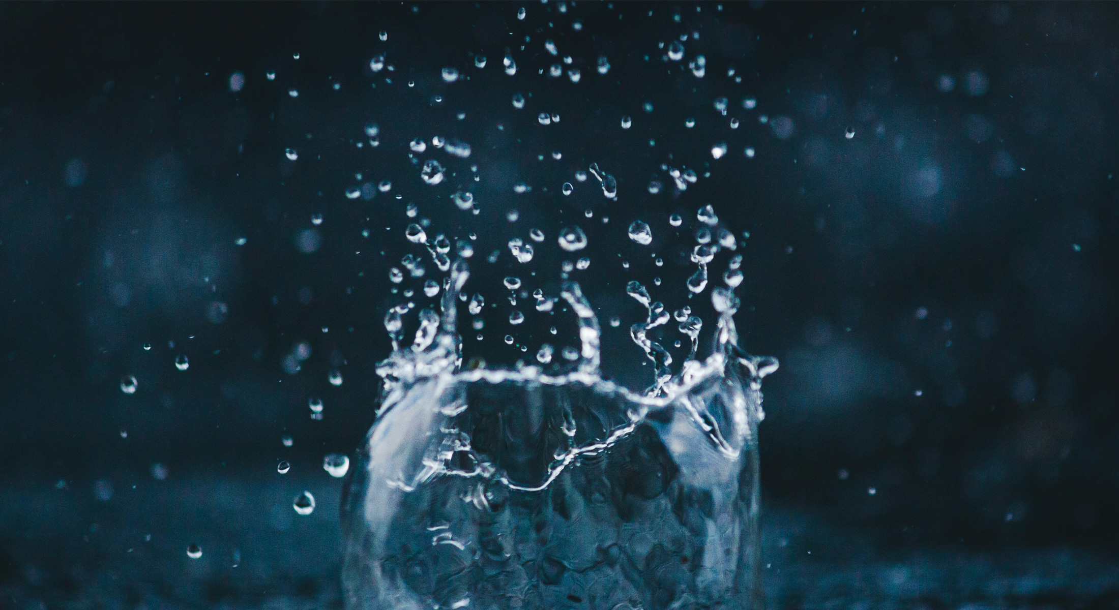 a photo of a raindrop hitting water