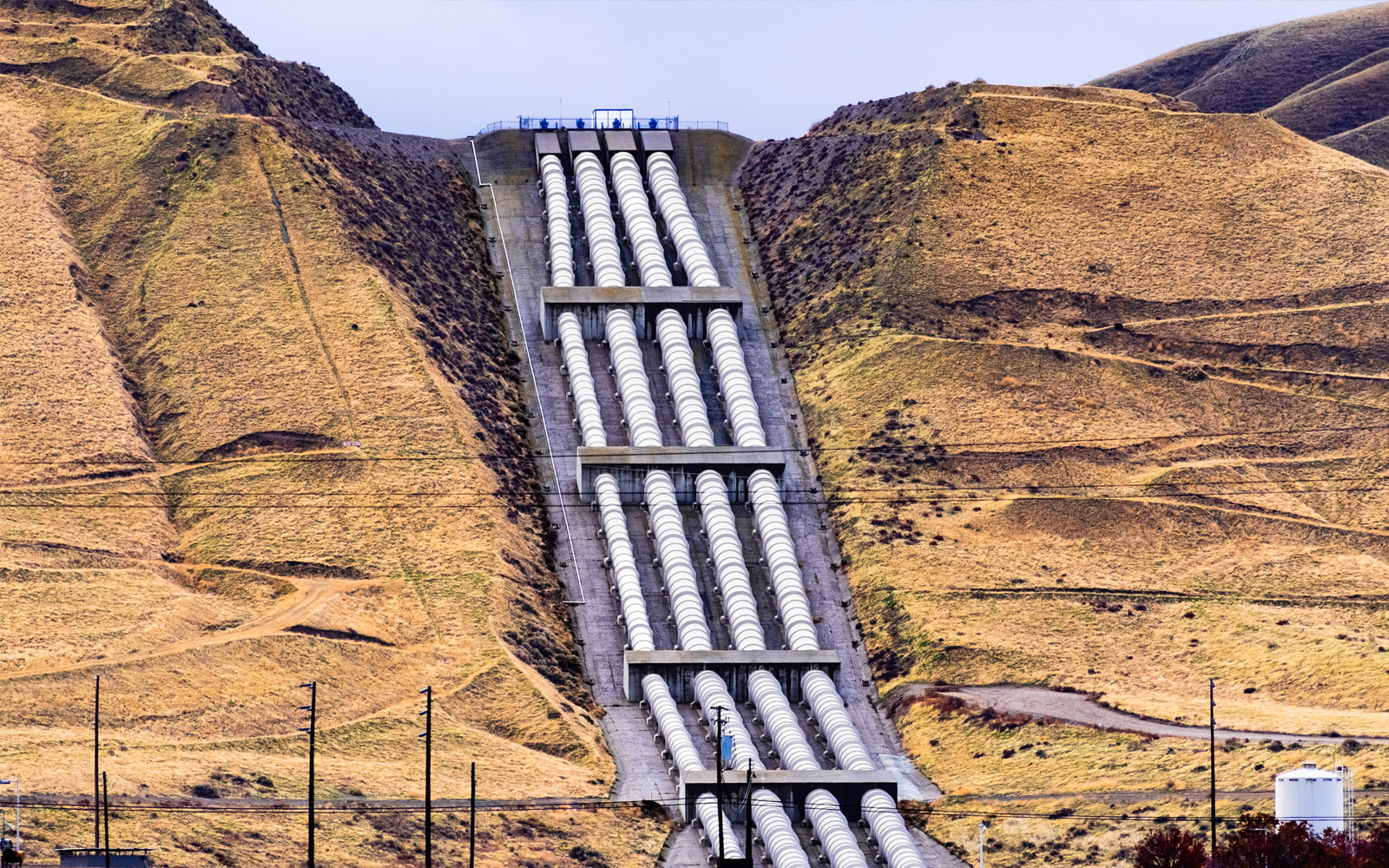 Aerial photo of the A.D. Edmonston Pumping Plant and discharge lines along the Tehachapi Mountains
