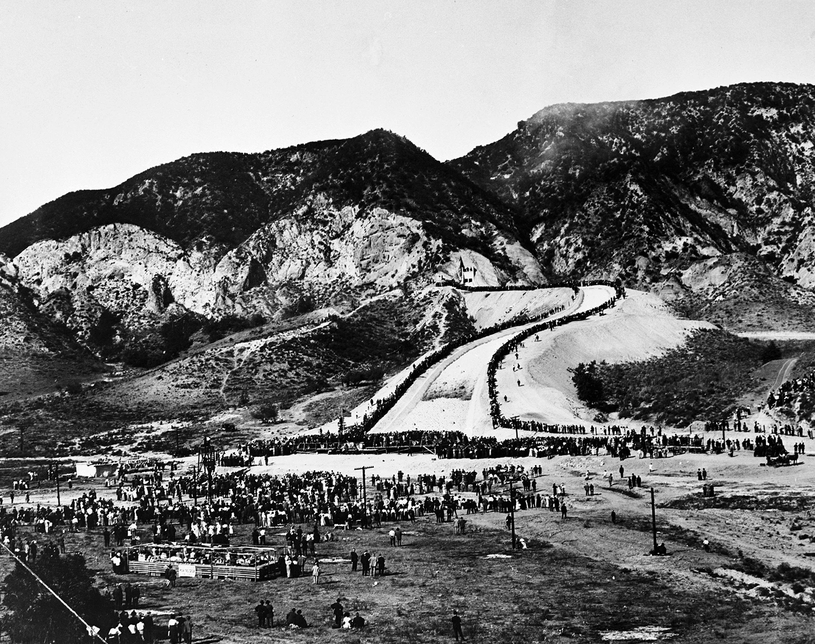 photo of the construction of the LA aqueduct in 1913